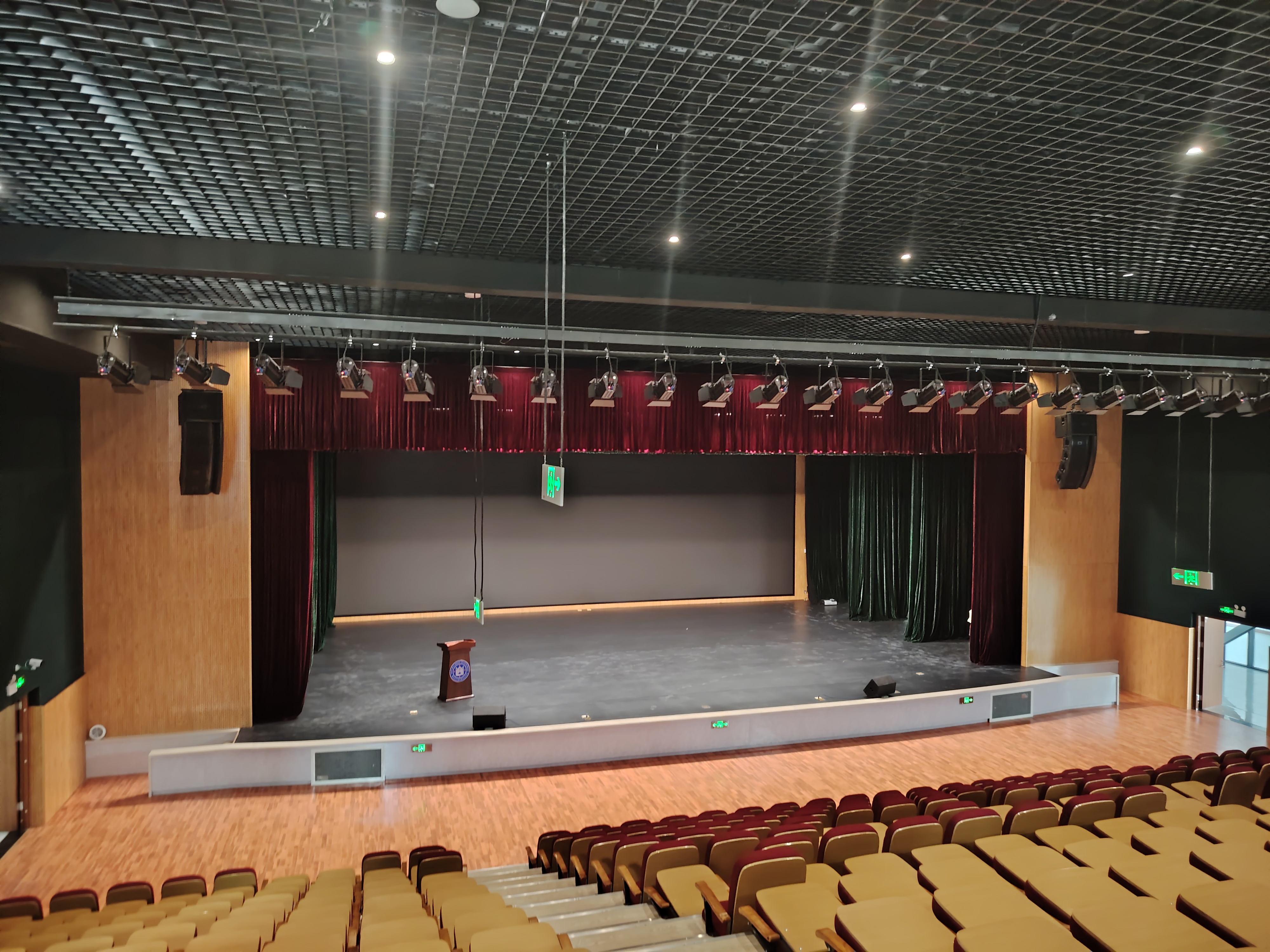 某中学校报告厅